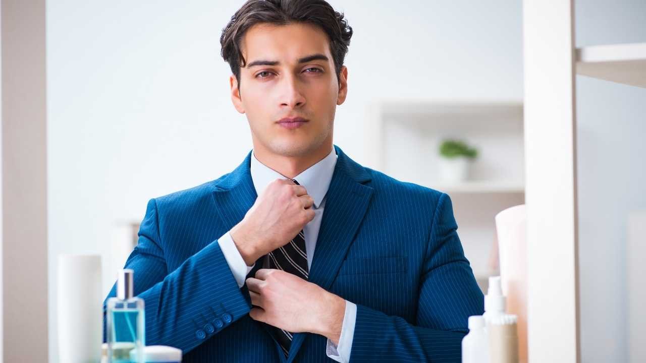 How To Dress To Impress A Girl You Want (5 Top Tips)