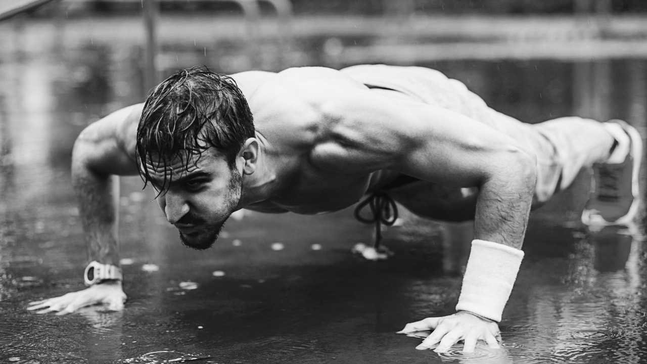 A guy doing workout