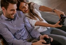 couple playing video game