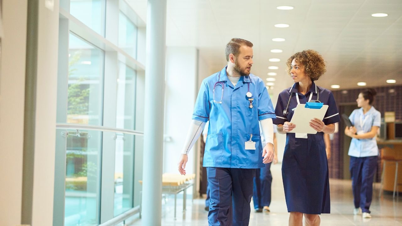 What Does A Travel Nurse Do 