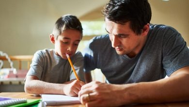 kid study home with dad
