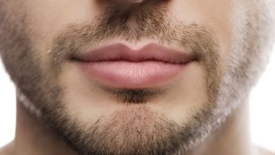 a guy with his lips and beard