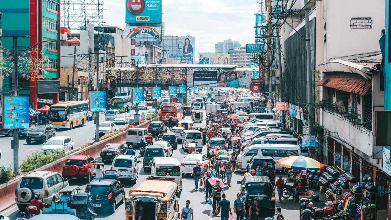 Busy streets of Manila, Philippines, a perfect place to get good travel experiences.