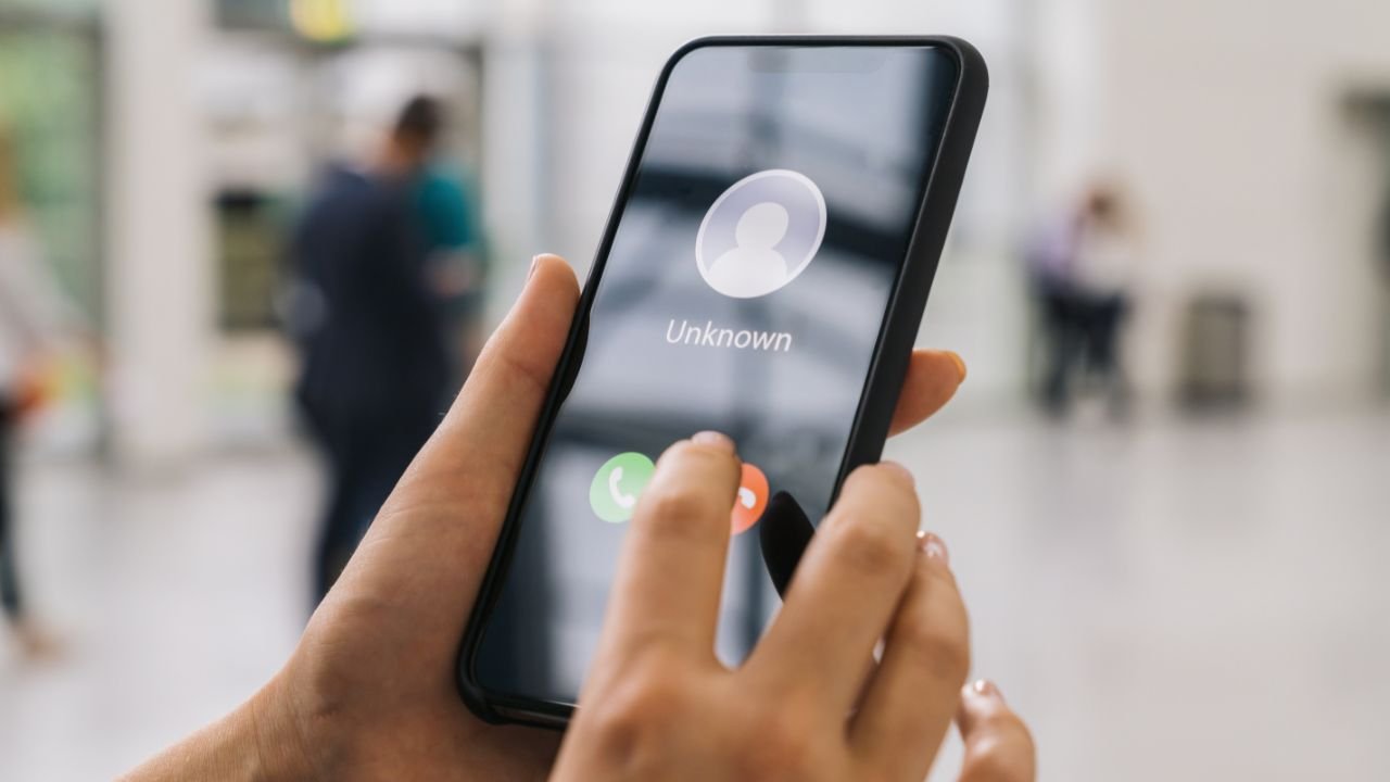 Is It Possible To Answer A Call From An Unknown Number And Stay Safe?